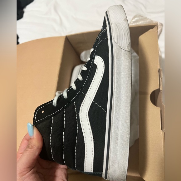 VANS Sk8-Hi Black & White Shoes - Picture 3 of 8